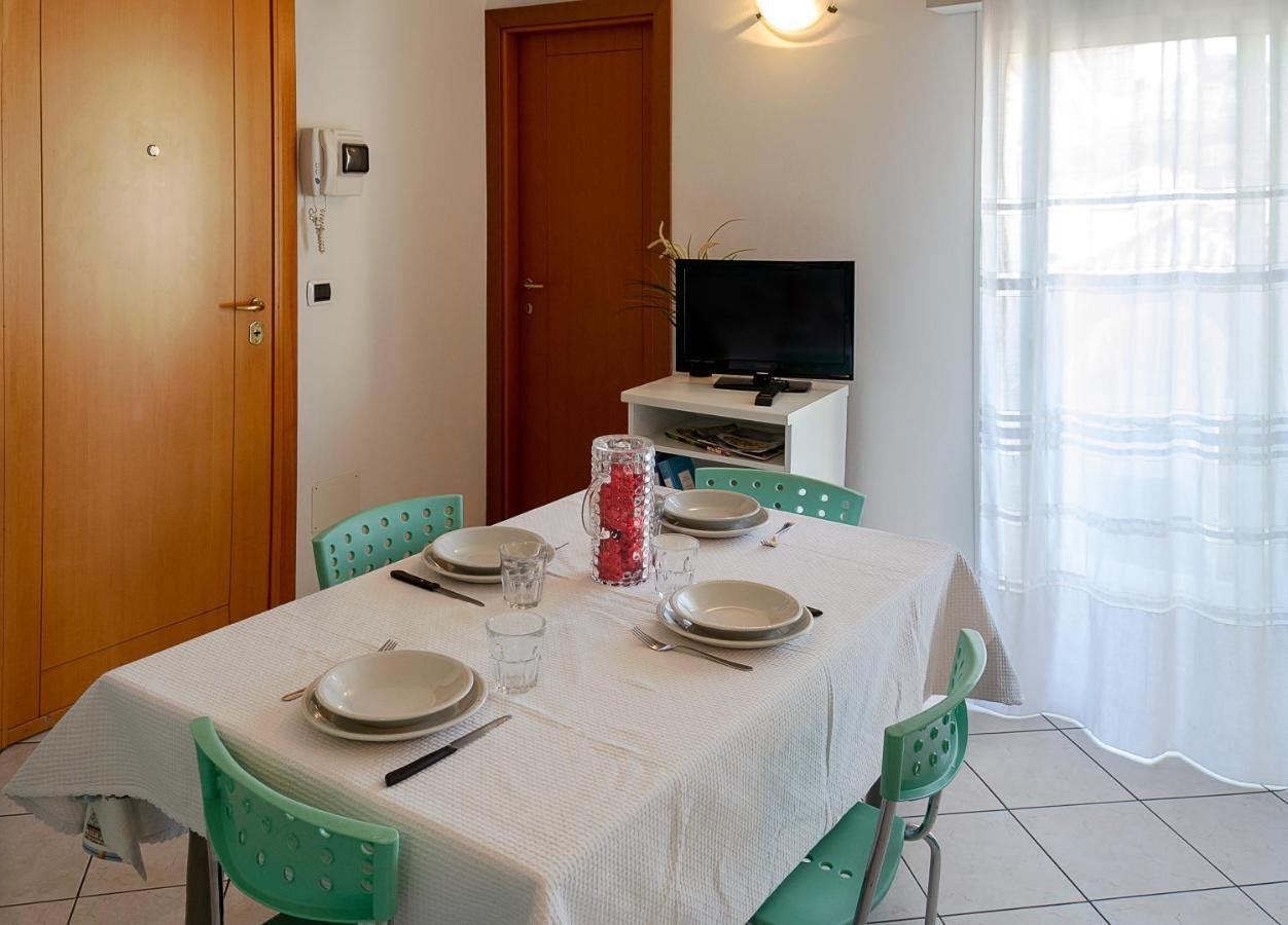 Residenza Raggio Lägenhet Riccione Exteriör bild